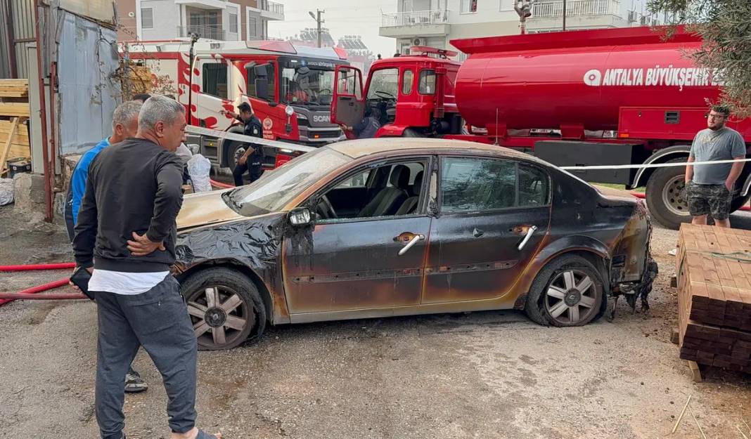 Kepez'de Mobilya Atölyesi Cayır Cayır Yandı 5
